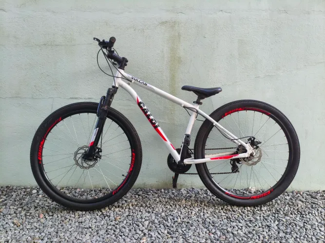 Bike Caloi vulcan aro 29 tamanho 17 (branco)