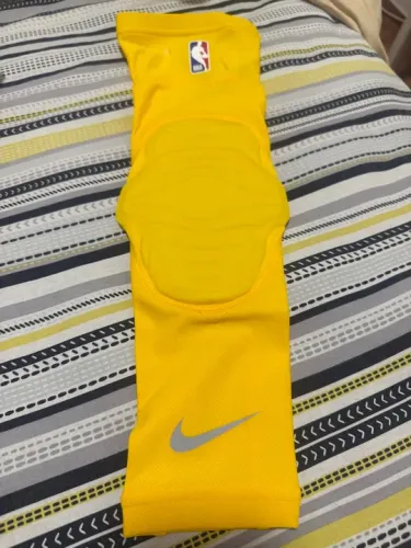 Manguito Nike PRO NBA com proteçao do cotovelo