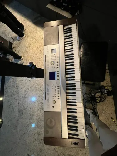 Piano digital Yamaha DGX 640