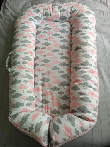 Ninho para Bebê - Nuvens Cinza e Rosa