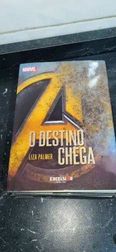 Livro capa dura vingadores e loky muito bem conservados