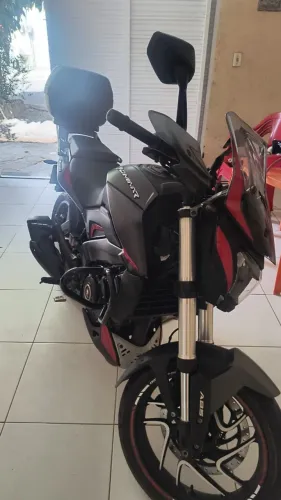 Único dono e com garantia de fábrica.