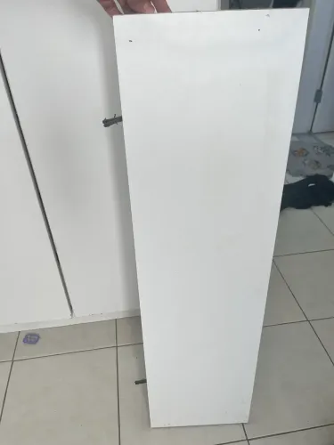 Prateleira no branco
