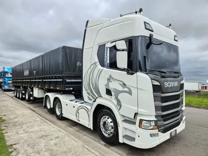 Scania R450 6x2 Highline Teto Alto Automático Ano 23 + 4 Eixo Facchini Ano 23 c/pneu 13.5m