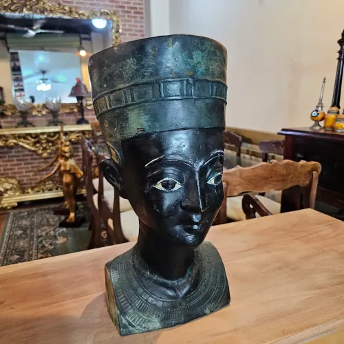 Antiguidades, escultura busto grande de ferro pesado Nefertiti