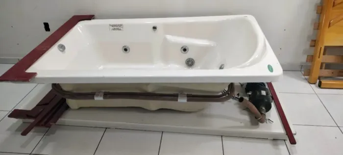 Banheira (Jacuzzi) - LEIA TODO O ANÚNCIO