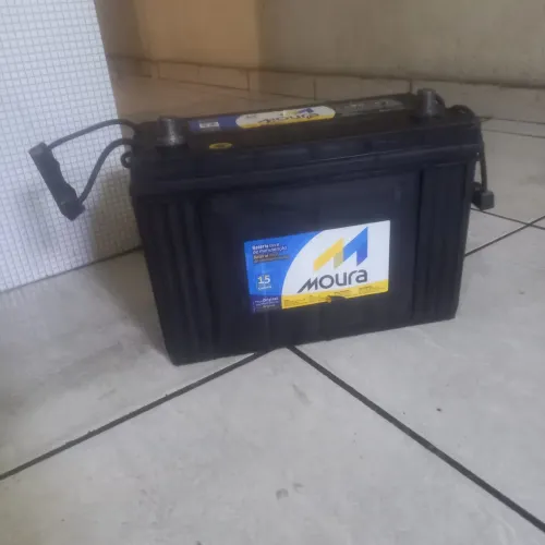 VENDO BATERIA MOURA 100 AMPERES SEMI NOVA 2026 ÓTIMA PRA SOM, CAMINHÃO E ENERGIA SOLAR. 