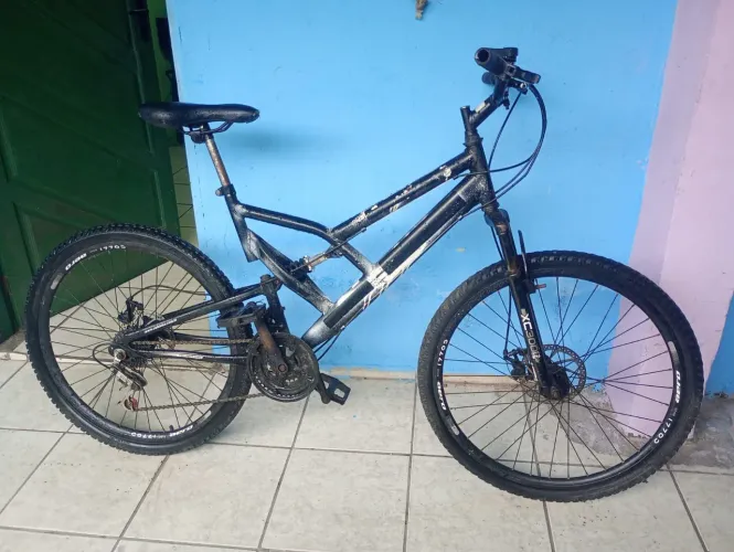 Vendo Bicicleta mountain de amortecedor aro 26, Toda Revisada, 21 Marchas