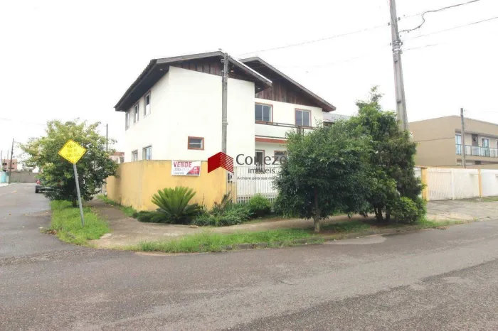 Sobrado com 180m² 3 quartos, à venda, no bairro Campo Largo da Roseira em São José dos Pin