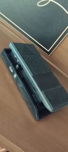 Pedal Volume Behringer FCV100