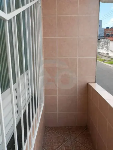 Casa à Venda no Siqueira Campos com 2 Andares e Varanda no Superior