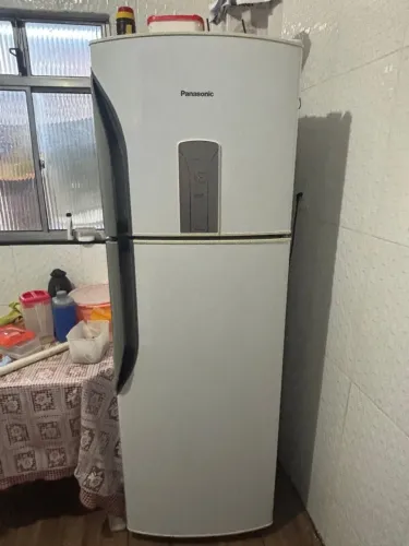 Geladeira Panasonic gelo seco usada em ótimas condições