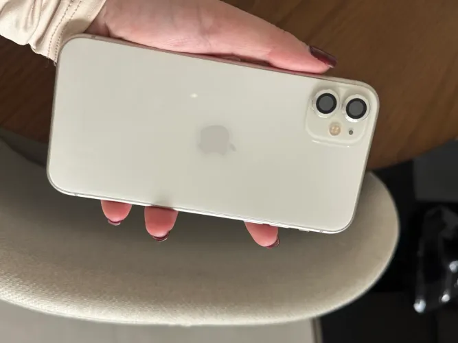 ? iPhone 11 - 64GB | Perfeito estado  ? Sempre usado com capinha e película 