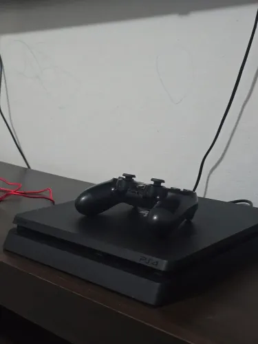 Playstation 4 ( PS4 )