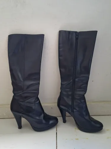 Bota cano longo com salto