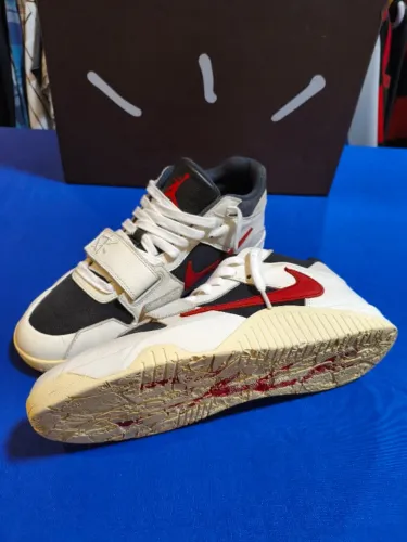 Tênis Jordan Jumpman Jack TR Travis Scott University Red tam 41