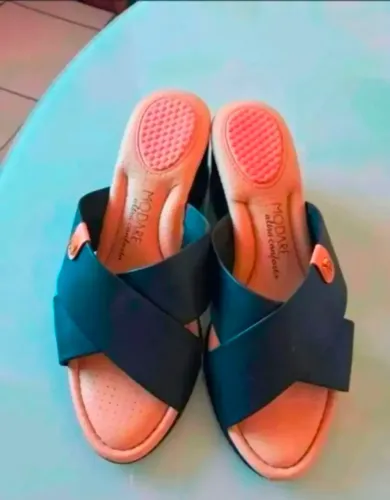 Vendo 1 sandália modare