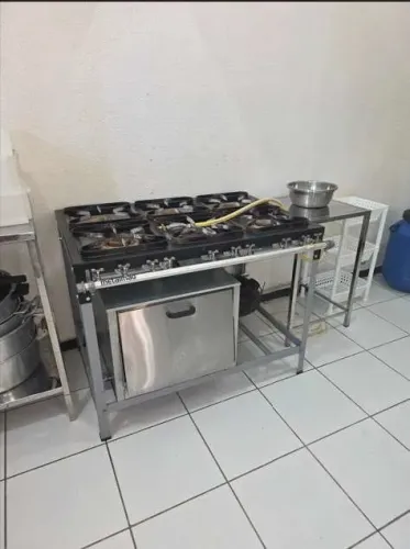 Vendo fogão industrial 6 bocas