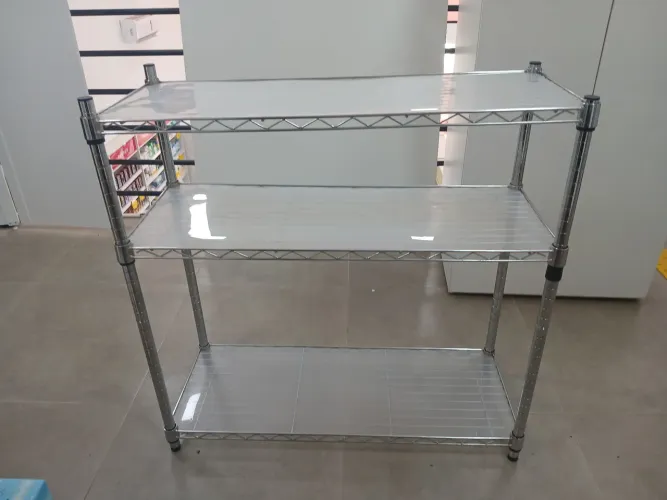 Estante de aço cromada