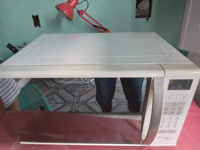 Lindo microondas Panasonic 27L