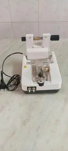 Equipamentos para montagem de óculos
