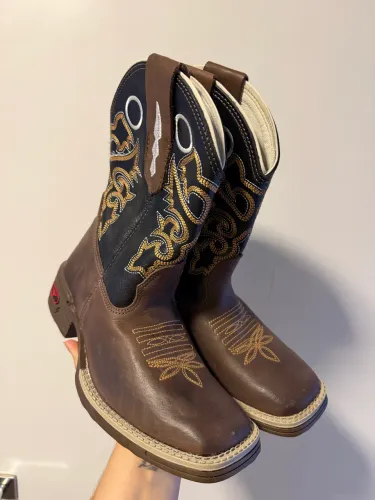 Bota Cowntry