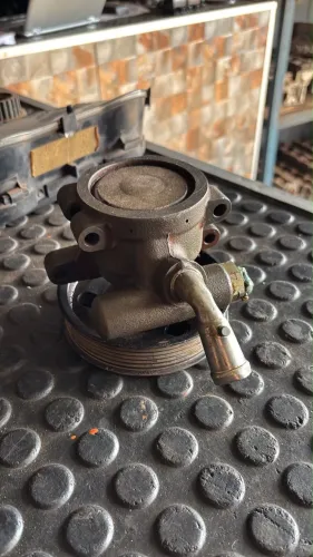 BOMBA DE DIREÇÃO HIDRÁULICA MOTOR ZETEC 1.0/1.6