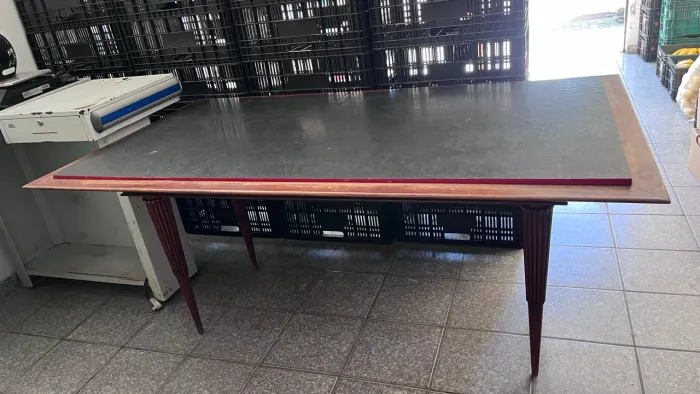 Mesa de madeira maciça