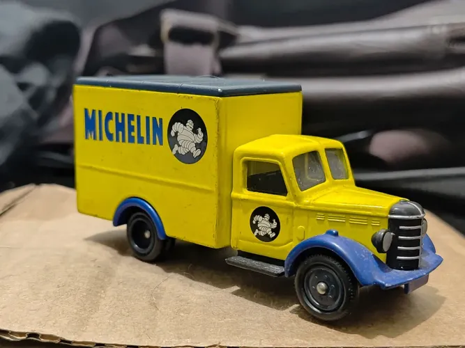 Miniatura caminhão Corgi