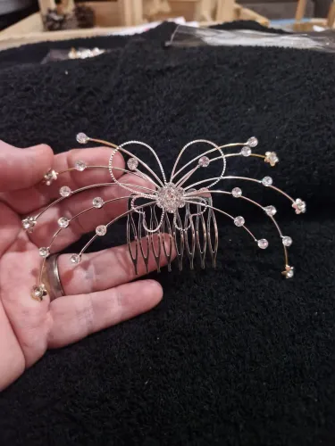 Grampo de cabelo formato borboleta strass 