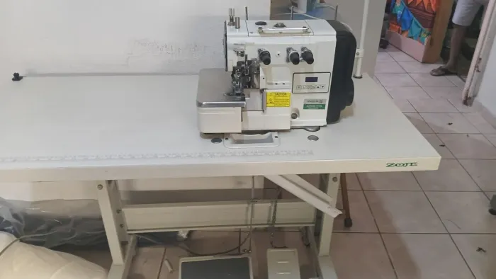 Vendo overlok zoje estado de novo máquina ótima silenciosa valor 3500reais t *