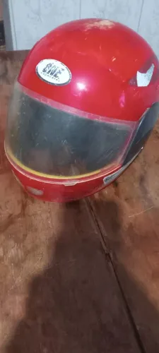 CAPACETE VERMELHO SEMINOVO