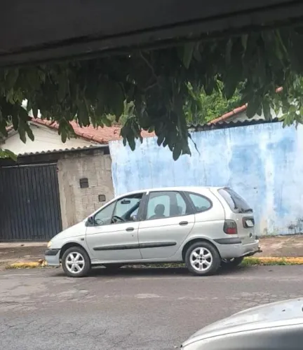 Peças da Scenic. Carcaça e motor feito mês passado.