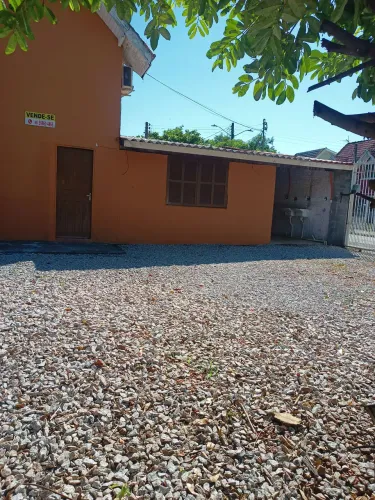 Alugo norte da ilha duas casas. Casa 1- R$ 4500 Casa 2- R$ 2000  ou juntas 5700