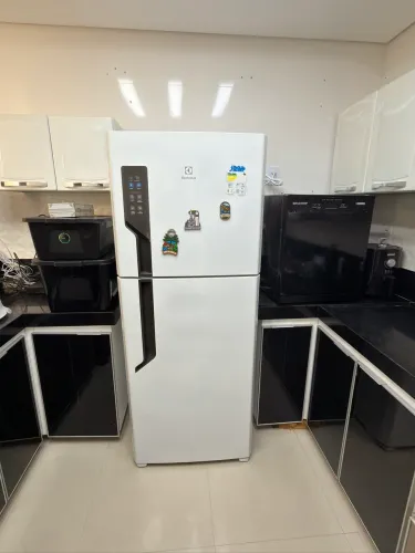 Geladeira 431L Eletrolux