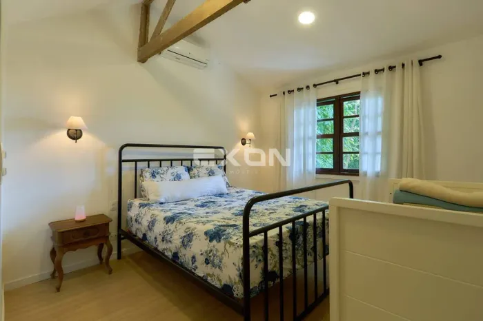 Casa a venda em Piraquara com 240 m2 em um terreno de 912 m2