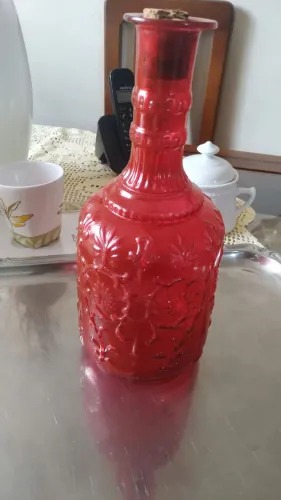 Licoreira vermelha antiga