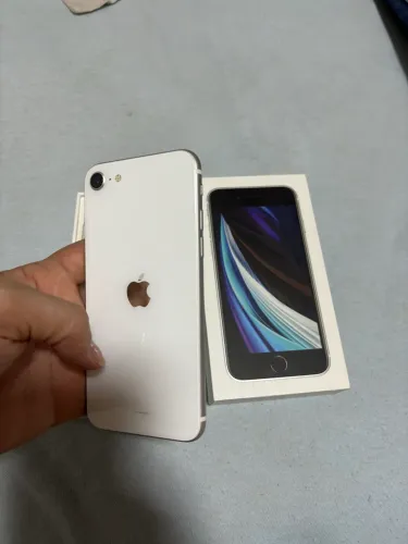 iPhone SE 2ª geração em perfeito estado.