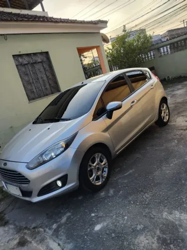 Ford Fiesta 1.6 16V Flex Aut. 5P 2016