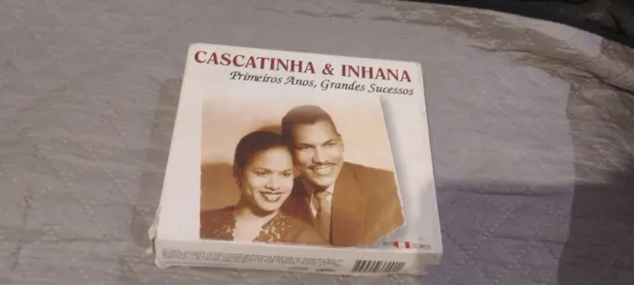 Caixa box de CDs no Cascatinha e Inhana primeiros anos grandes sucessos