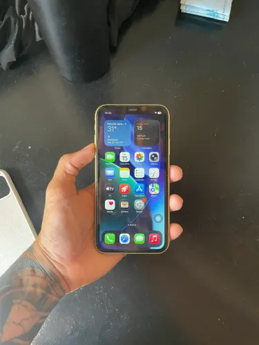 iPhone 11 Amarelo