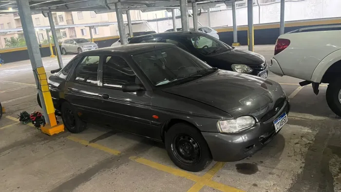 Ford Escort GL 1.8i 16V 4P 2000