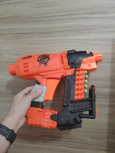 NERF NAILBITER POUCO USADA EM EXCELENTE ESTADO