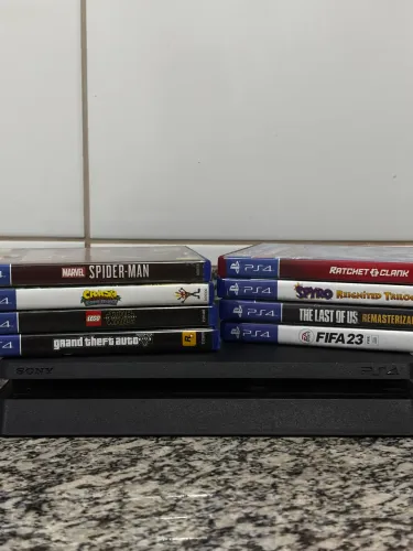 PS4 Slim 1TB + 8 Jogos Originais em Disco