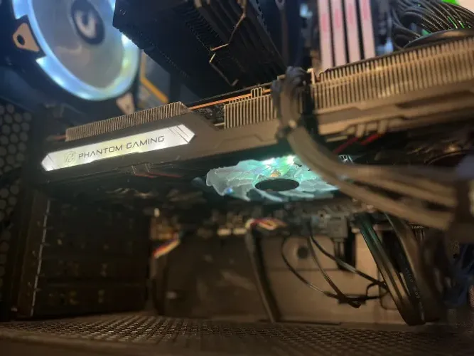 PLACA DE VÍDEO RX 6600 XT 8GB ASROCK PHANTOM GAMING COM 3 FAN E RGB