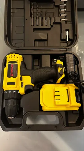 Parafusadeira e furadeira á bateria de lítio ion