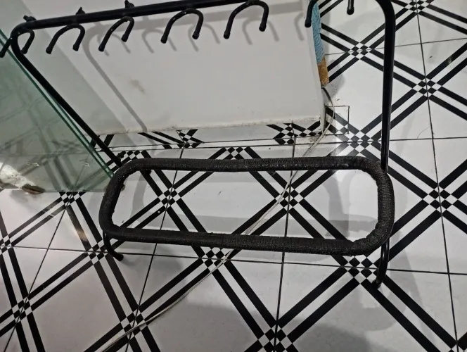 Suporte para guitarras, baixos ou violões 