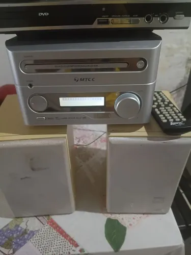 Vendo com pequenos defeito aparelho de som são três