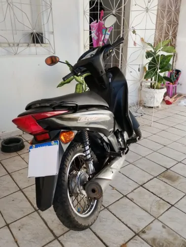 Vendo  Honda Biz 100 - 2014/15 51.000 km Partida Es/Ks (elétrica e pedal). Toda revisada. 