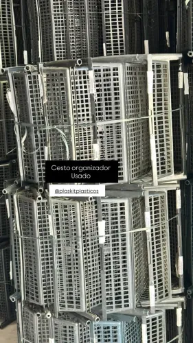 Cesto de plástico usado